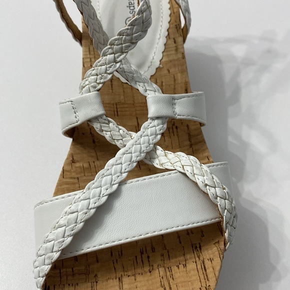 New💕 Adorable Cork Sandals 👡 - Picture 9 of 12